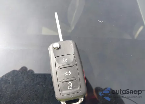 2018 Volkswagen Beetle 2.0T Coast/2.0T S z USA, uszkodzony, nr VIN 3VWFD7AT6JM705655